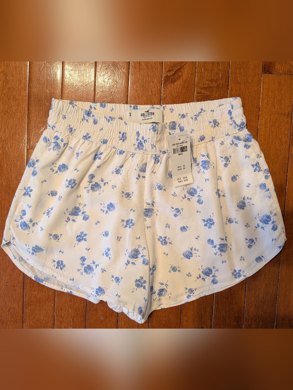 NWT Hollister Ultra High Rise Blue Rose Floral Print Shorts Size S